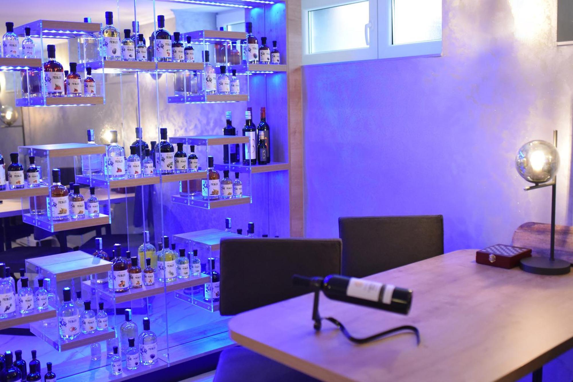 La Luna Premium Deluxe Apartment With Free Jacuzzi, Bikes & Covered Parking Nasice Экстерьер фото